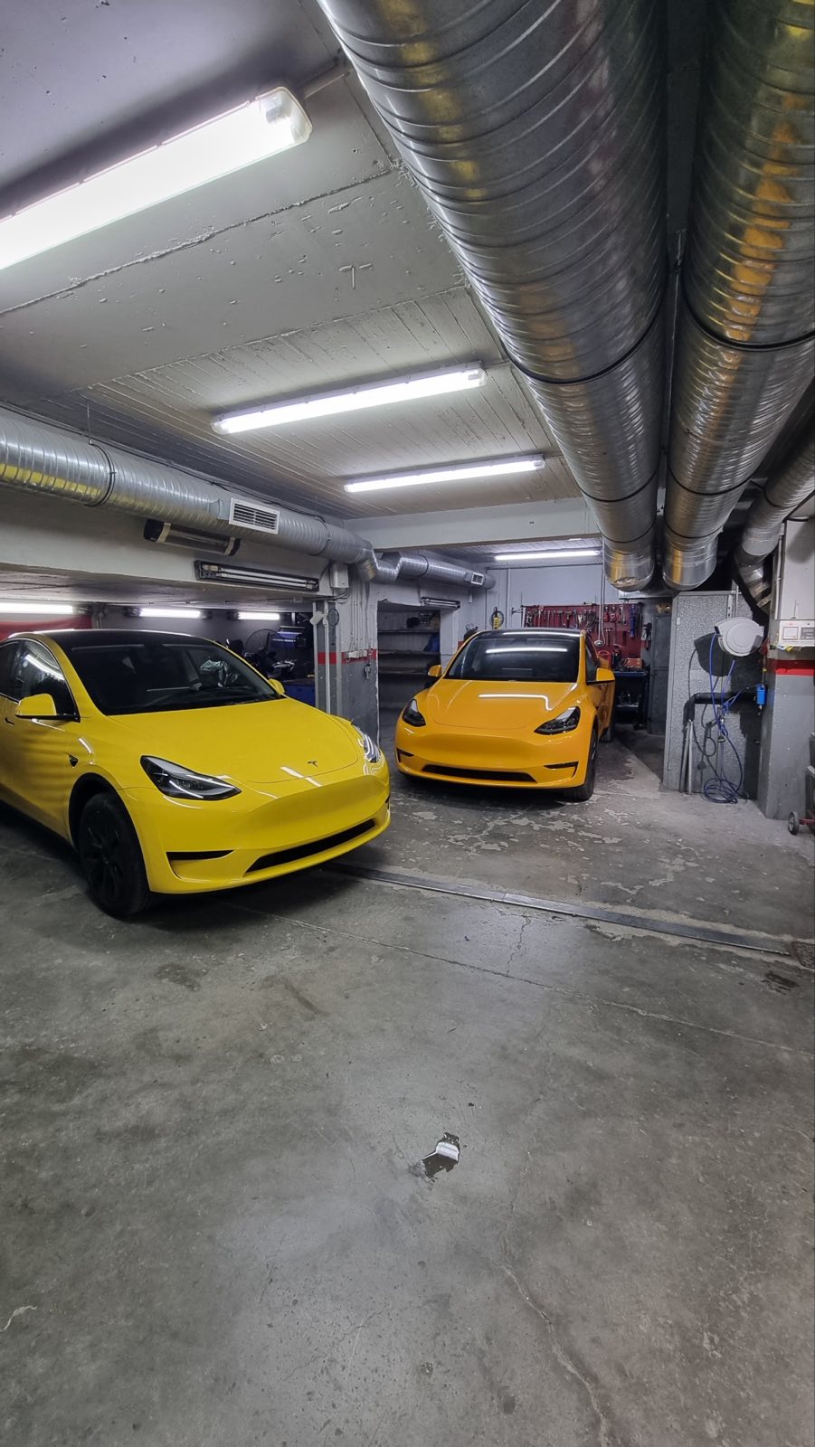 Tesla Model Y κίτρινες στο συνεργείο της Auto DH